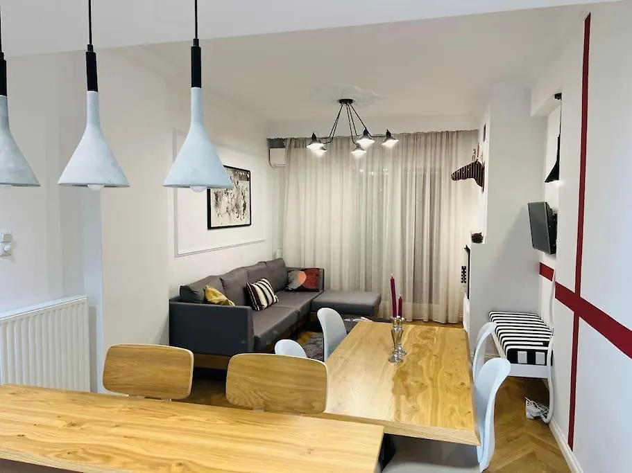 Redstripes Apartment Thessaloniki Greece