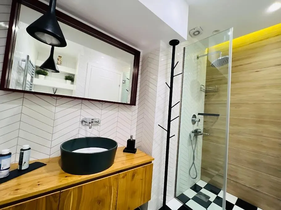 Redstripes Apartment Thessaloniki Greece