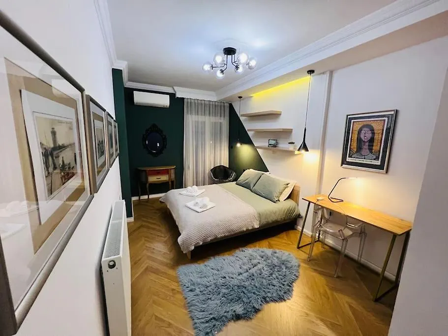 Redstripes Apartment Thessaloniki