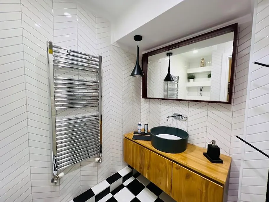 Redstripes Apartment Thessaloniki