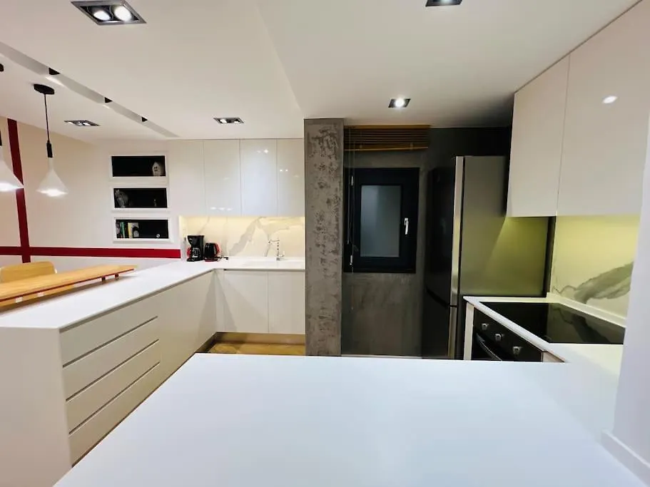 Redstripes Apartment Thessaloniki Greece